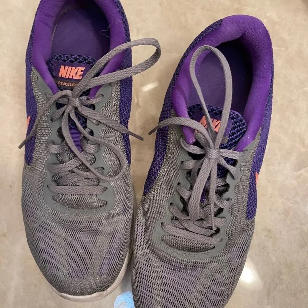 Nike Revolution 3 women’s athletic shoes sz 9-1/2